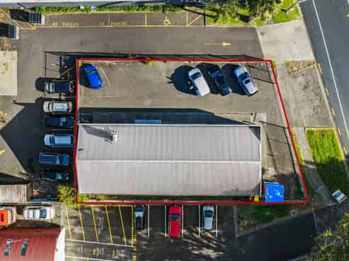 Freehold standalone trade retail