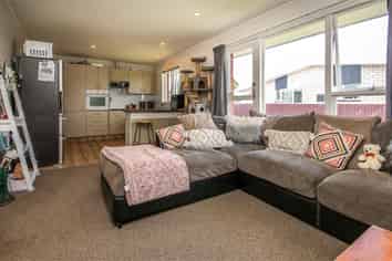 35 Churchill Avenue, Allenton