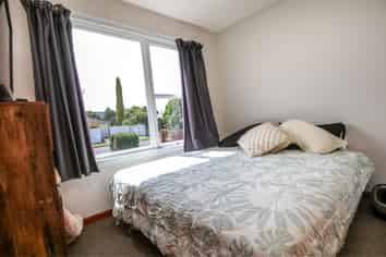 35 Churchill Avenue, Allenton