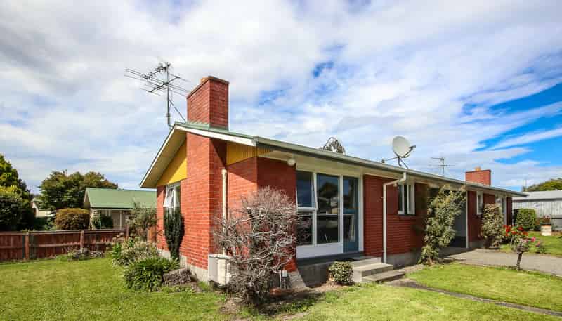 35 Churchill Avenue, Allenton