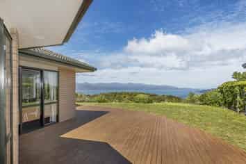 52 Miles Crescent, Newlands