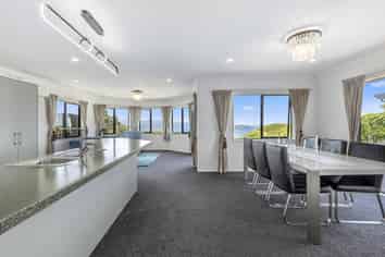 52 Miles Crescent, Newlands