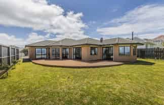 52 Miles Crescent, Newlands