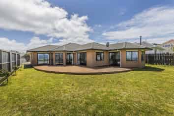 52 Miles Crescent, Newlands