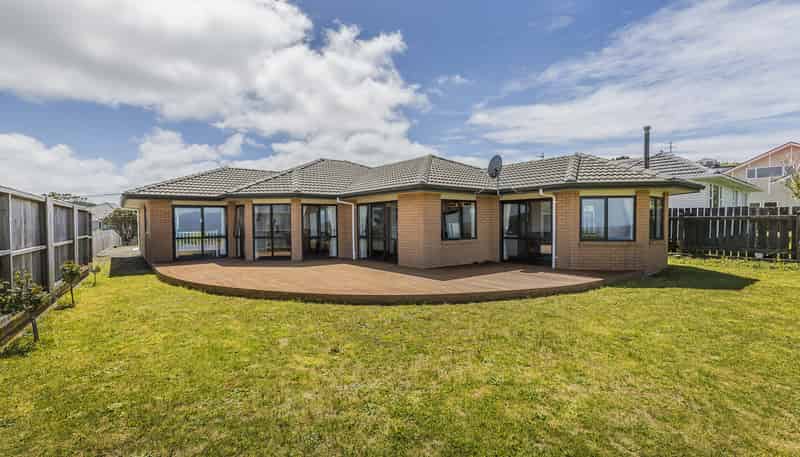 52 Miles Crescent, Newlands