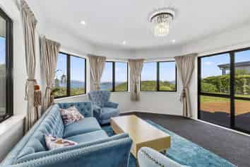 52 Miles Crescent, Newlands