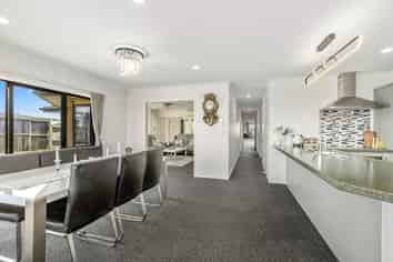 52 Miles Crescent, Newlands