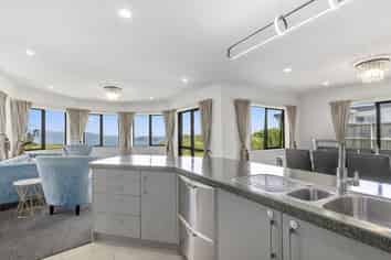 52 Miles Crescent, Newlands