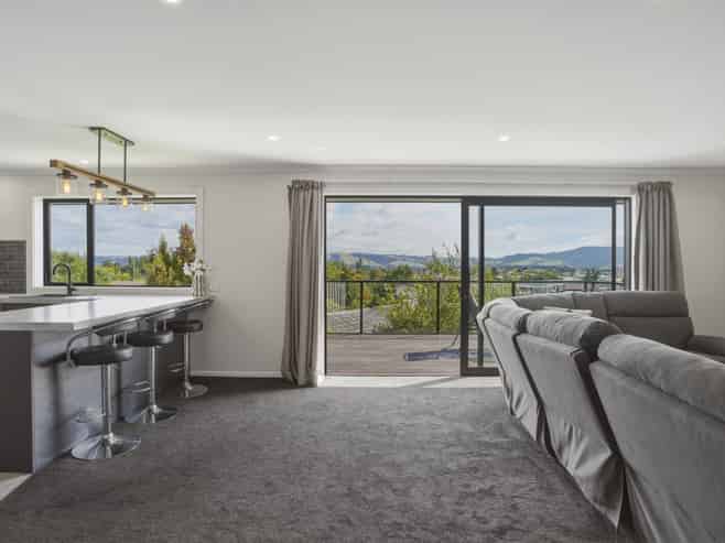 21 Braeside, Kinmont Park