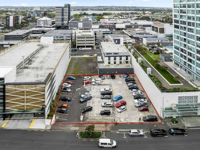 Takapuna Blank Canvas