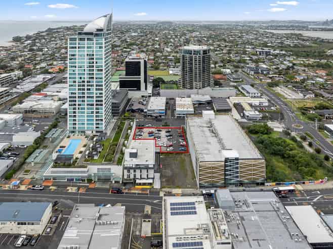 Takapuna Blank Canvas