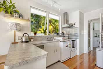 1003 Totara Street, Mahora