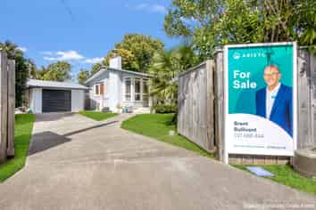 1003 Totara Street, Mahora