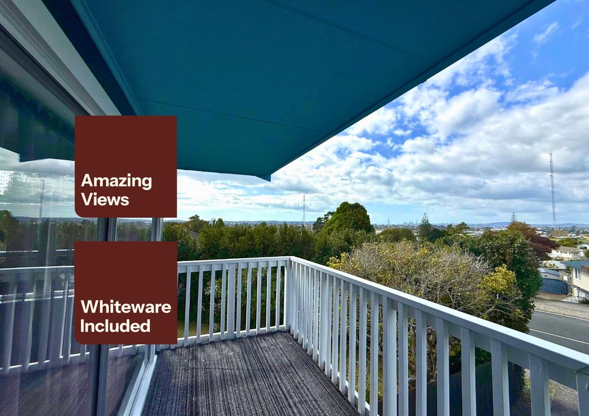 Sky Tower Views & Westgate Convenience – 3-Bedroom Massey Gem