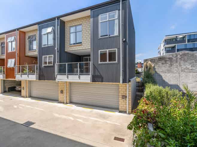 10/7 Vialou Street , Hamilton Central