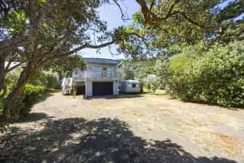 95 Marine Parade North, Piha