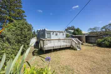 95 Marine Parade North, Piha