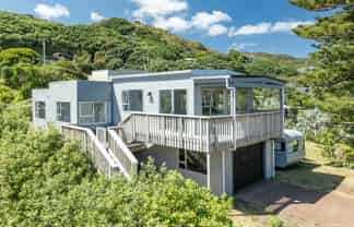 95 Marine Parade North, Piha