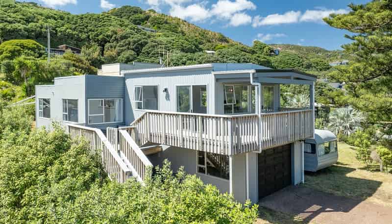 95 Marine Parade North, Piha