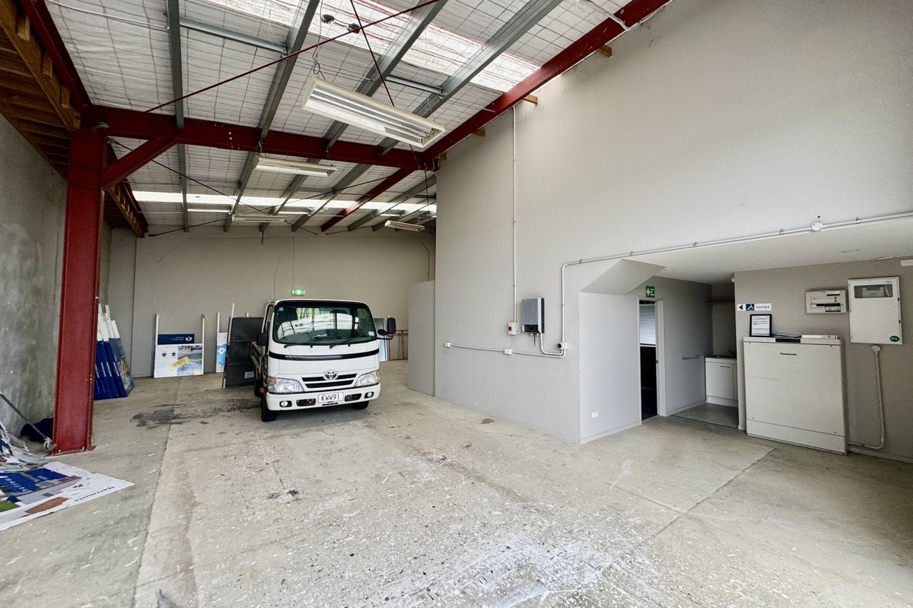 Road Front Industrial with Solar - Vista 2