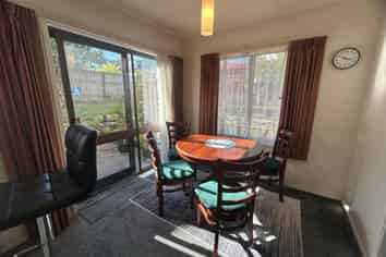 2/2 Photinia Place, Botany Downs