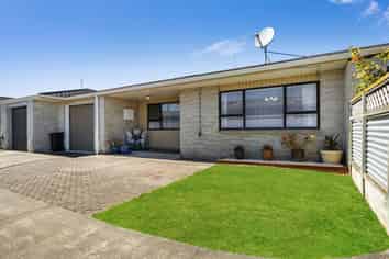 2/507 Avenue Road West, Hastings