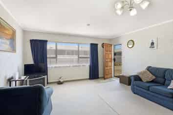 2/507 Avenue Road West, Hastings