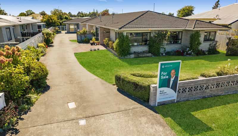 2/507 Avenue Road West, Hastings