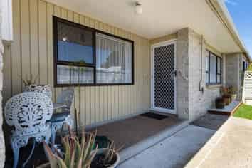 2/507 Avenue Road West, Hastings