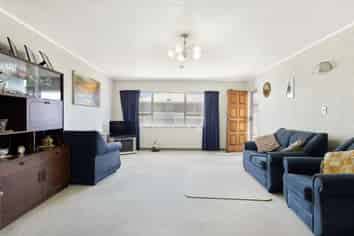 2/507 Avenue Road West, Hastings