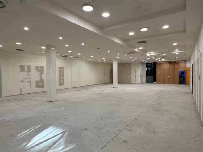 Large Wall Street Mall Retail Opportunity