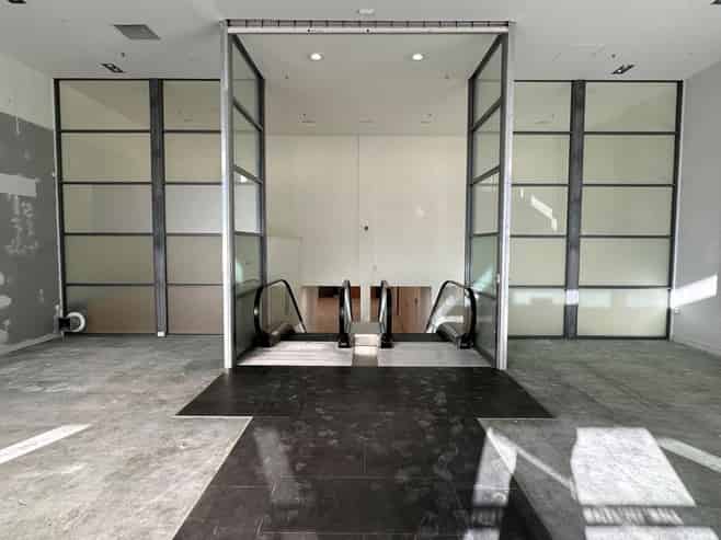 Large Wall Street Mall Retail Opportunity