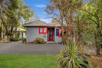 32 Shannon Place, Belfast