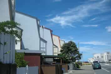 2/100 Lyall Parade, Lyall Bay