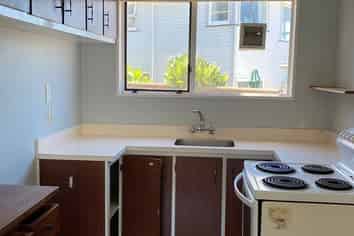 2/100 Lyall Parade, Lyall Bay