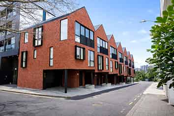 2/4 Madeira Lane, Grafton