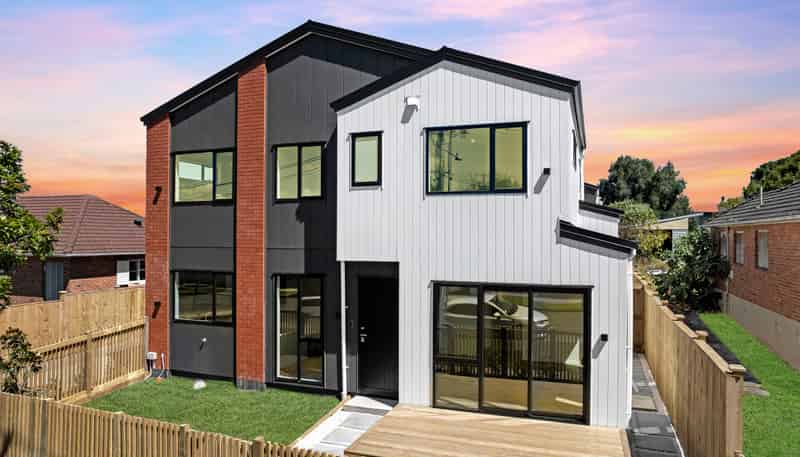  Fall in LOVE !!, Onehunga