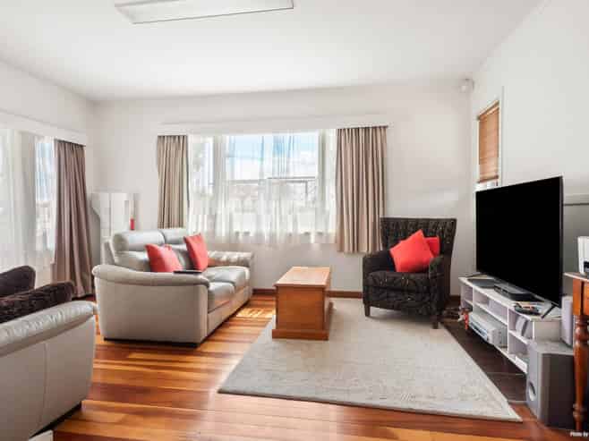 10 Barbary Avenue, Kelston