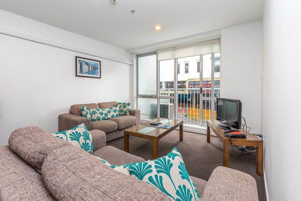 Urgent Sale Required- Modern Living by Skytower - Bild 5