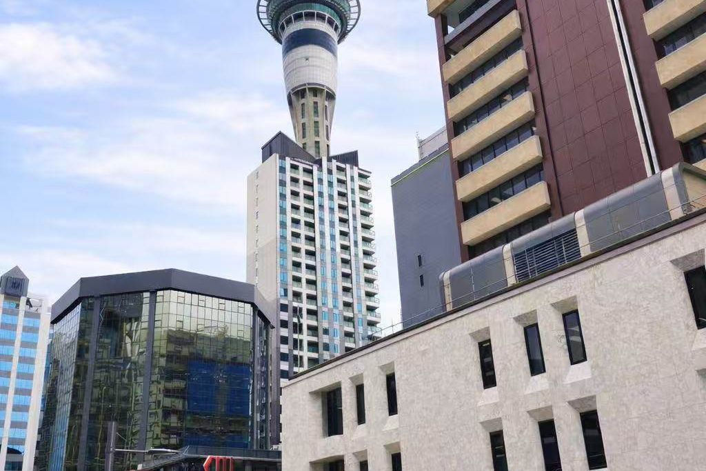Urgent Sale Required- Modern Living by Skytower - Bild 3