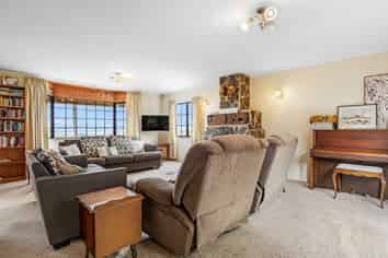 28 Russell Crescent, Western Heights