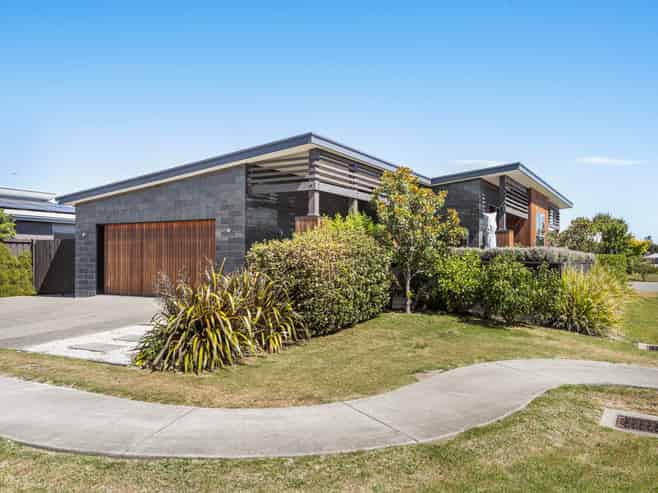 14 Corsair Crescent, Burleigh