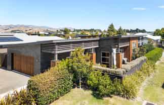 14 Corsair Crescent, Burleigh