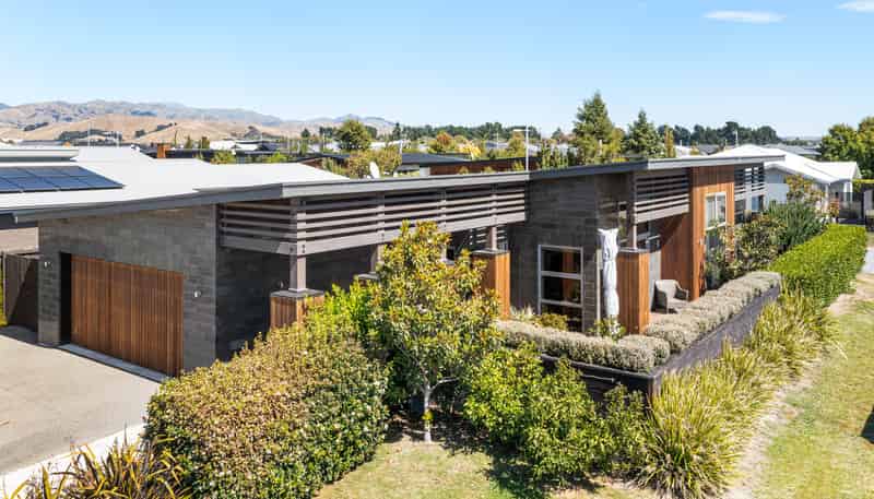 14 Corsair Crescent, Burleigh