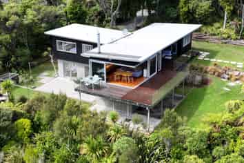 296 Piha Road, Piha