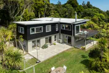 296 Piha Road, Piha