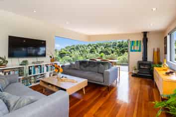296 Piha Road, Piha