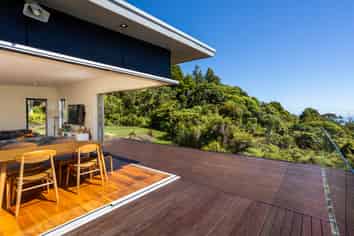 296 Piha Road, Piha