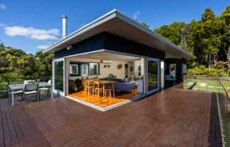 296 Piha Road, Piha