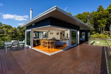 296 Piha Road, Piha